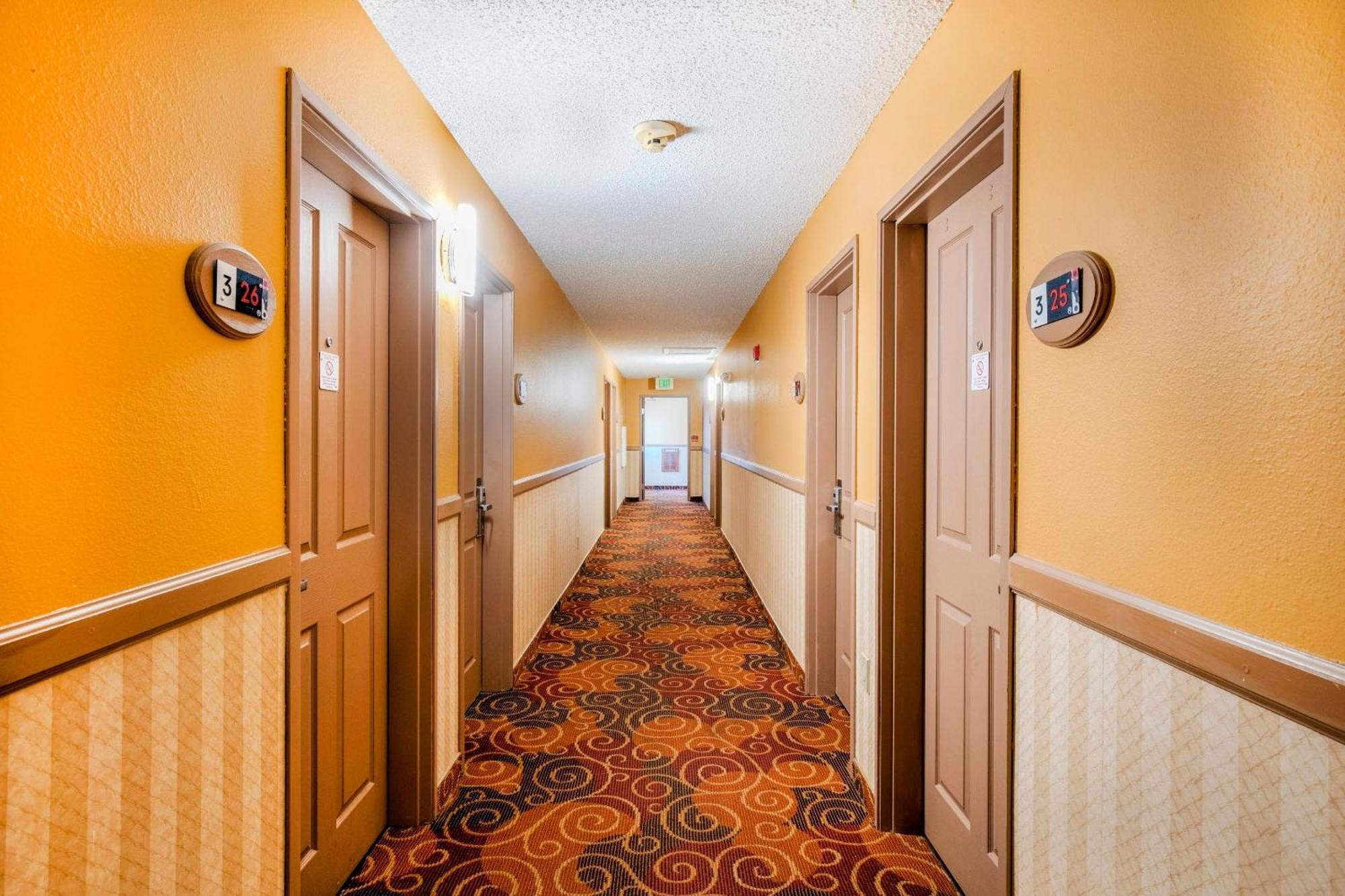 Oyo Hotel Castle Rock Co Downtown Exterior foto